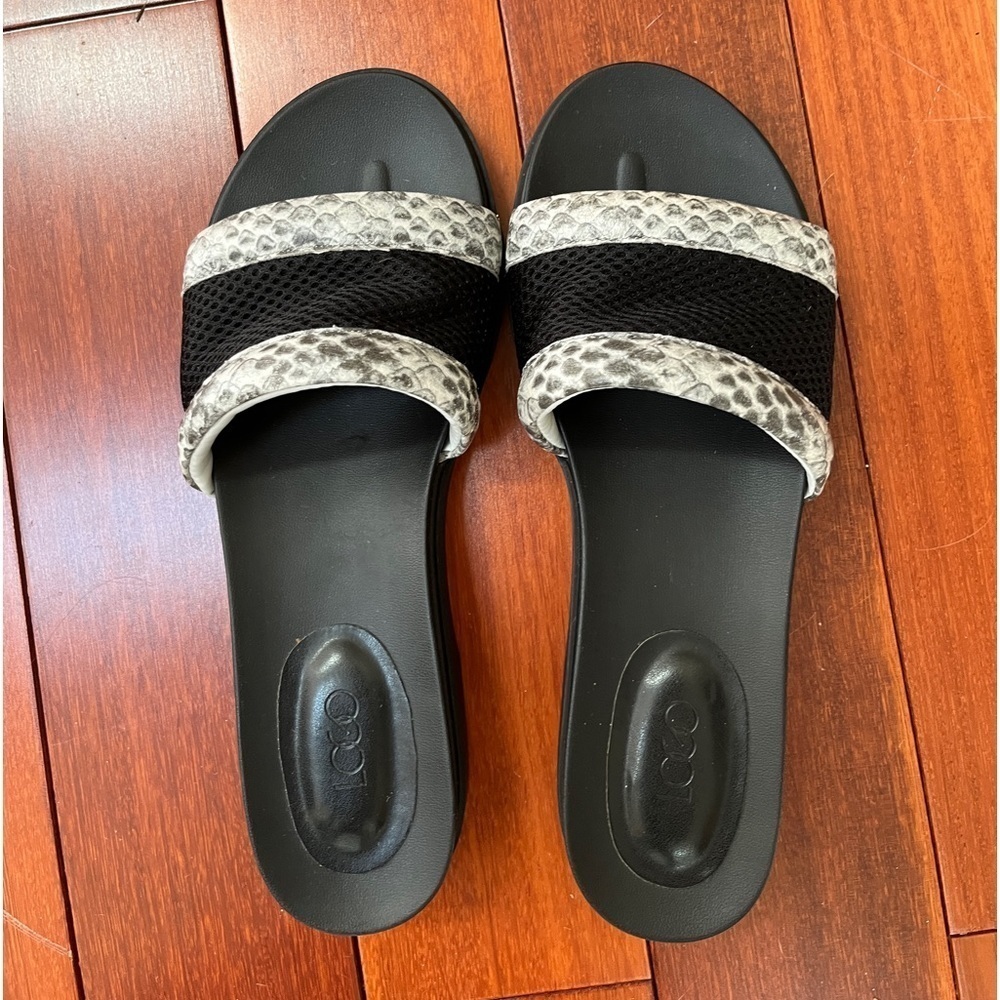 NWOT Logo slide sandals black size 7 ladies